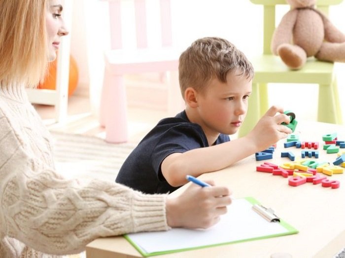 كيف يتم تشخيص التوحد