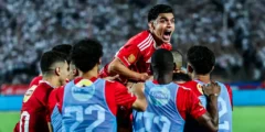 الأهلي المصري يهزم الزمالك ويشعل المنافسة على قمة الدوري